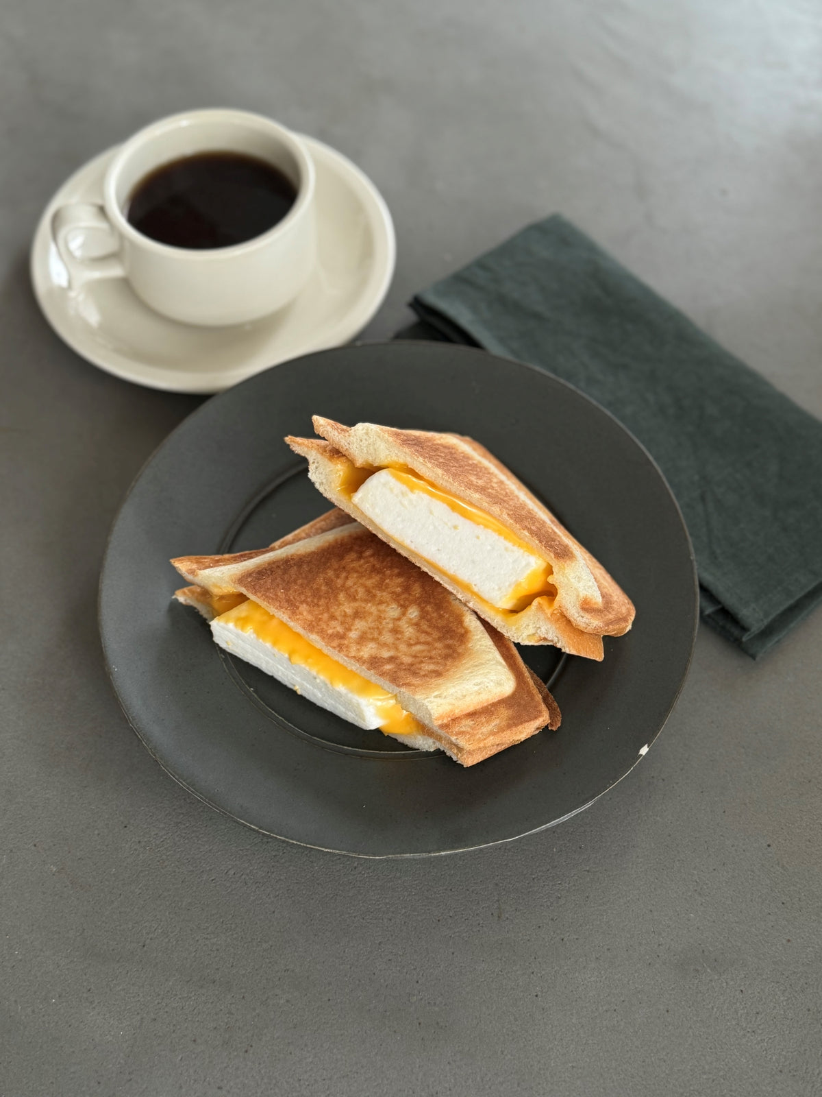 はんぺんとチェダーチーズのホットサンド(厚焼きホットサンドベーカー“goooodⅡ”/VHS-15)