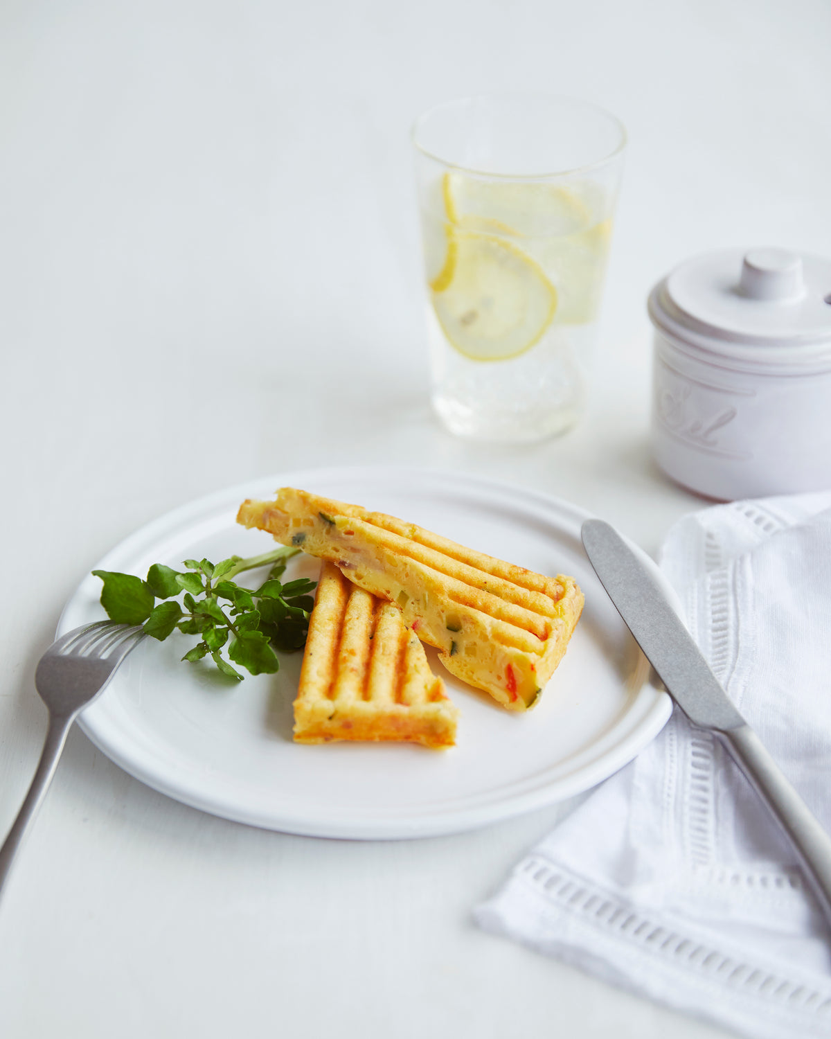 夏野菜とベーコンのケークサレ(パニーニプレート)