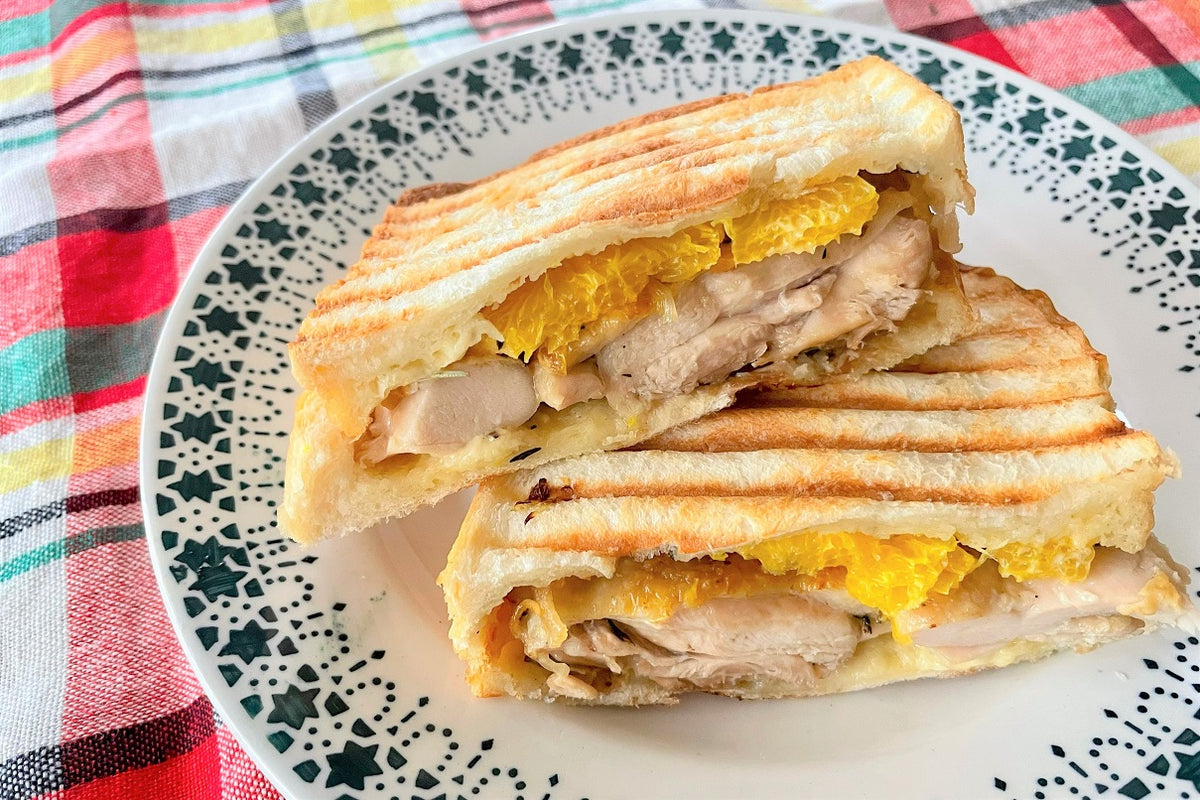 ハーブローストチキンとオレンジのホットサンド